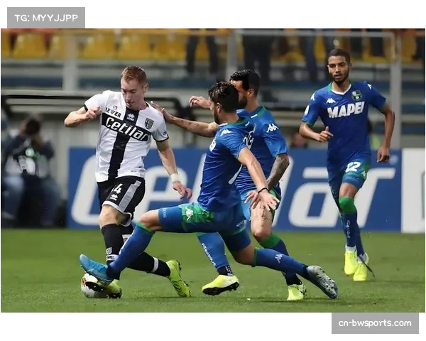 都灵与科莫一战难分胜负 两队中场争夺异常激烈 都灵与科莫一战难分胜负 两队中场争夺异常激烈